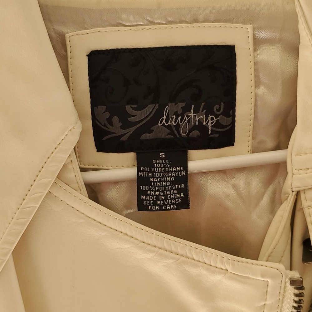 Buckle - Picture 3 of 4